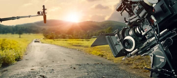 Camera filmando carro em estrada